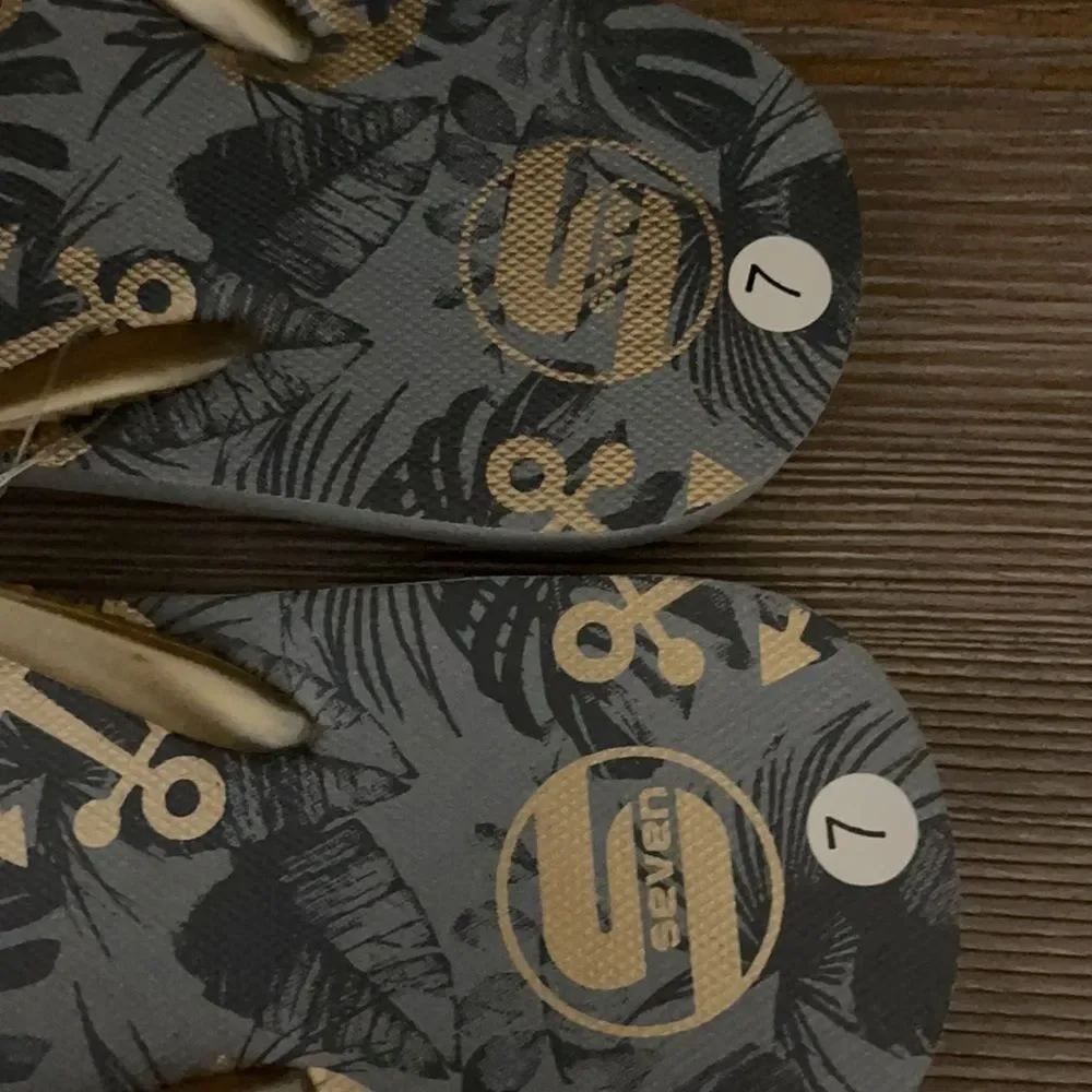 New Seven Flip Flops‼️ - Picture 2 of 4